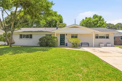326 NW Leah Miller Drive, Fort Walton Beach, FL 32548 - Photo 2