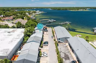 443 Waterway Ln, Fort Walton Beach, FL 32547 - Photo 2