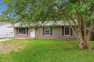 122 Green Dr, Mary Esther, FL 32569 - Photo 2