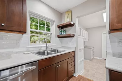 514 E Hollywood Boulevard, Mary Esther, FL 32569 - Photo 12