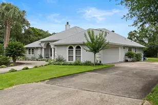 2808 P.G.A Blvd, Navarre, FL 32566 - Photo 2