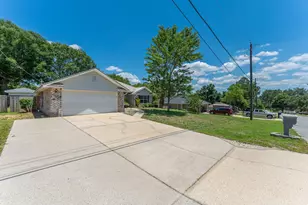 204 Villacrest Dr, Crestview, FL 32536 - Photo 2