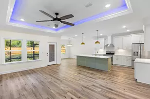 498 Robert Ave, Niceville, FL 32578 - Photo 8
