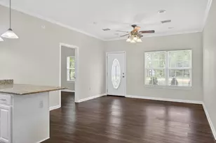226 E Cypress Ave, Defuniak Springs, FL 32433 - Photo 4