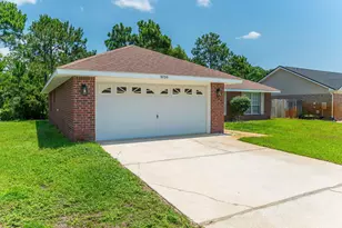 9750 Parker Lake Cir, Navarre, FL 32566 - Photo 4