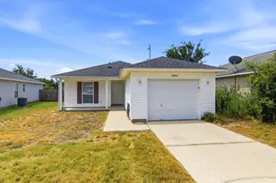 7660 Chablis Cir, Navarre, FL 32566 - Photo 2