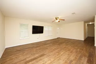 611 Bullock Blvd, Niceville, FL 32578 - Photo 4