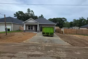 1913 Redwood Ave, Niceville, FL 32578 - Photo 2