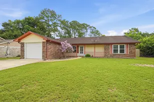 574 Peppertree Ln, Pensacola, FL 32506 - Photo 1