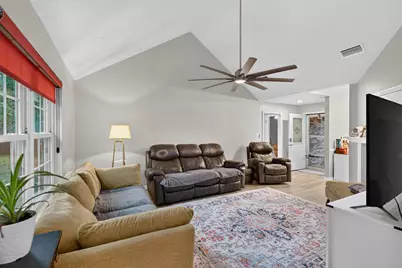 519 E Timberlake Drive, Mary Esther, FL 32569 - Photo 2
