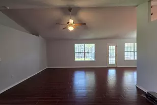 10020 Parker Lake Cir, Navarre, FL 32566 - Photo 4