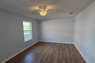 10020 Parker Lake Cir, Navarre, FL 32566 - Photo 22