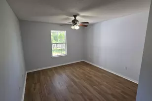 10020 Parker Lake Cir, Navarre, FL 32566 - Photo 20