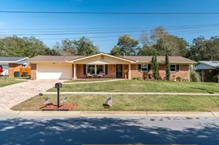 666 NE Fairway Ave, Fort Walton Beach, FL 32547 - Photo 2