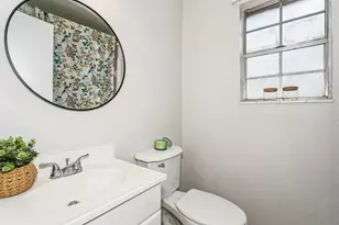 72 8th St, Shalimar, FL 32579 - Photo 12