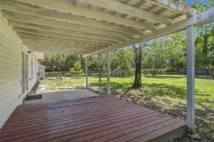 1945 Aurora Dr, Navarre, FL 32566 - Photo 38