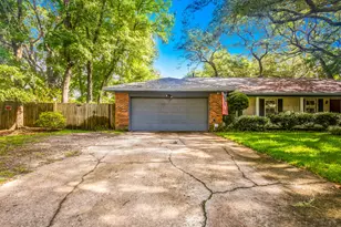 19 NW Oakdale Rd, Fort Walton Beach, FL 32547 - Photo 2