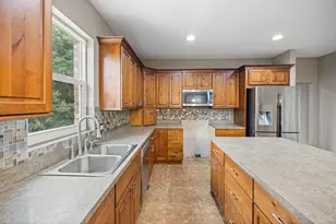 409 Hart St, Niceville, FL 32578 - Photo 4