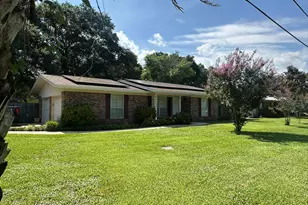 705 NE Powell Dr, Fort Walton Beach, FL 32547 - Photo 1