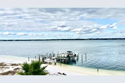 1440 Paradise Point Drive #UNIT 4, Navarre, FL 32566 - Photo 2