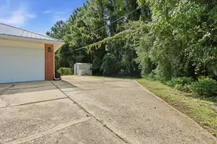 2017 Candlewood Dr, Navarre, FL 32566 - Photo 36
