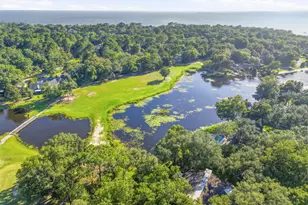 827 Fairway Lakes Dr, Niceville, FL 32578 - Photo 40