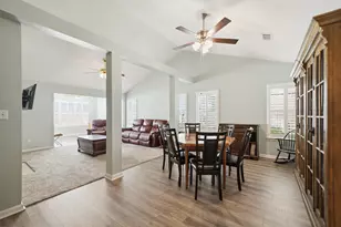 827 Fairway Lakes Dr, Niceville, FL 32578 - Photo 16