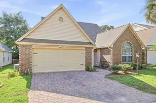 827 Fairway Lakes Dr, Niceville, FL 32578 - Photo 2