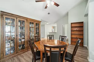 827 Fairway Lakes Dr, Niceville, FL 32578 - Photo 18
