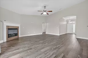 6072 Winchester Cir, Milton, FL 32570 - Photo 2