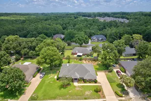 5863 Hunting Meadows Dr, Crestview, FL 32536 - Photo 4