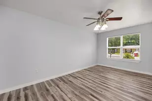 609 E Edney Ave, Crestview, FL 32536 - Photo 12