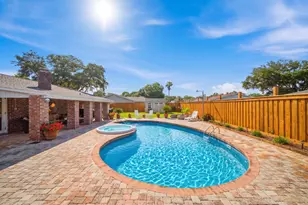 18 Pebble Beach Dr, Shalimar, FL 32579 - Photo 2