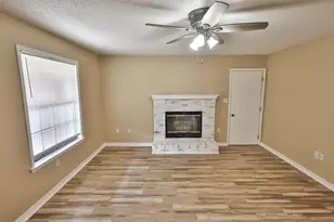 213 W Walker Circle, Crestview, FL 32539 - Photo 2