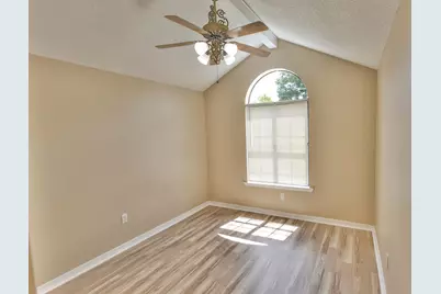 213 W Walker Circle, Crestview, FL 32539 - Photo 4