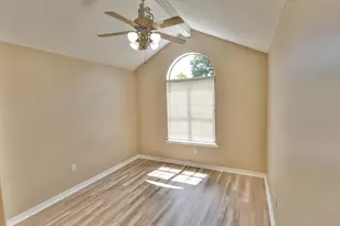 213 W Walker Circle, Crestview, FL 32539 - Photo 4
