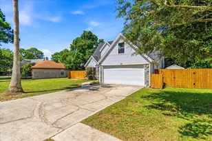 209 Seville Cir, Mary Esther, FL 32569 - Photo 2