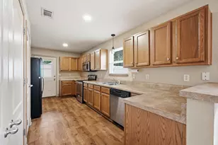 5530 Royal St, Crestview, FL 32539 - Photo 6