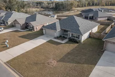 5839 Crestlake Drive, Crestview, FL 32536 - Photo 4