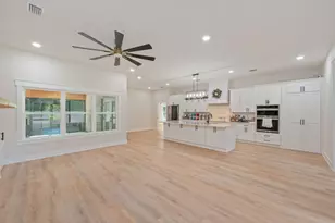 4572 Ashton Cir, Crestview, FL 32536 - Photo 6