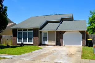 380 NW Canterbury Circle, Fort Walton Beach, FL 32548 - Photo 2
