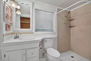 284 NE Beachview Dr, Fort Walton Beach, FL 32547 - Photo 10