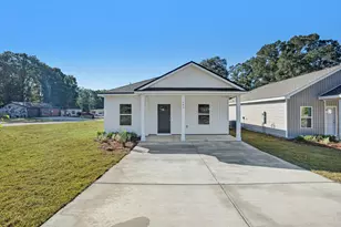 290 Holland St, Crestview, FL 32536 - Photo 1