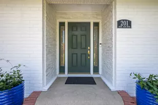 201 Yacht Club Dr, Niceville, FL 32578 - Photo 2