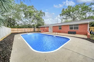 138 NW Virginia Dr, Fort Walton Beach, FL 32548 - Photo 14