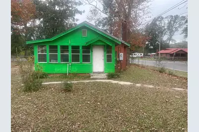 698 W Walnut Avenue, Crestview, FL 32536 - Photo 2