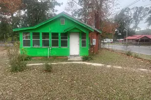 698 W Walnut Ave, Crestview, FL 32536 - Photo 2