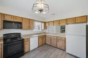 109 Crystal Lake Ln, Valparaiso, FL 32580 - Photo 4