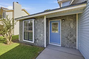 109 Crystal Lake Ln, Valparaiso, FL 32580 - Photo 2