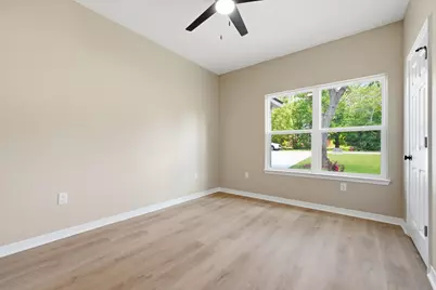 6142 Clover Street, Crestview, FL 32539 - Photo 10